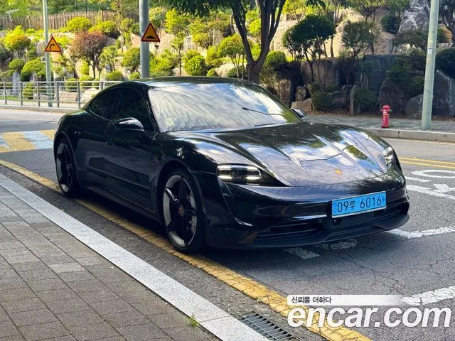 Porsche Taycan Base