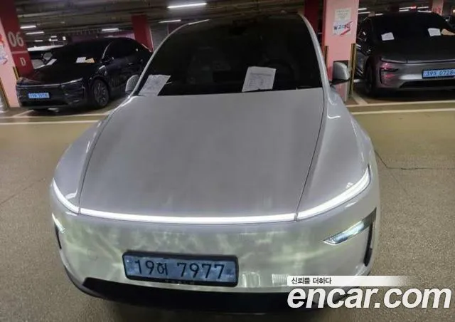 Tesla Model Y L Long Range AWD