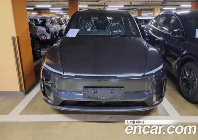 Tesla Model Y L Long Range AWD