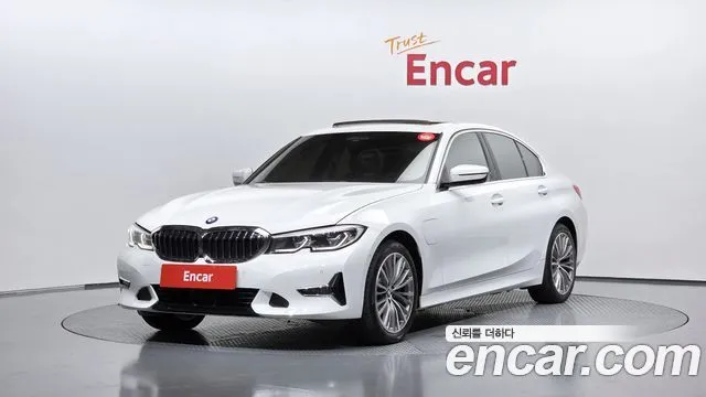 BMW 3-Series 330e Luxury