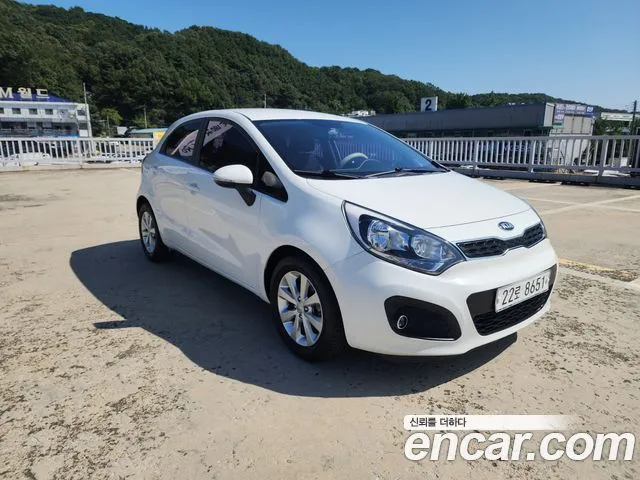 Kia pride 1.4 MPI Hatchback