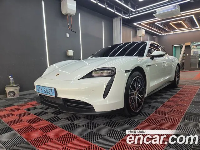 Porsche Taycan Base