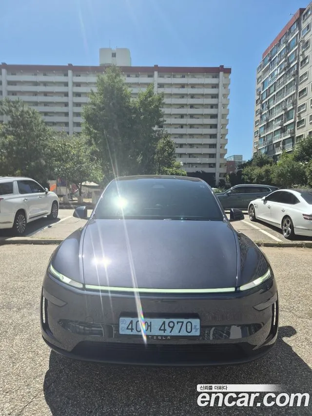 Tesla Model Y L Long Range AWD