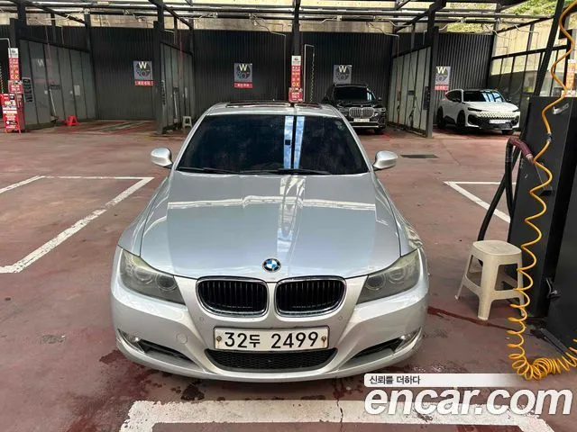 BMW 3-Series 320i Sedan