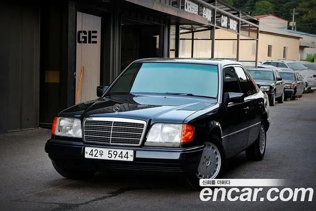 Mercedes-Benz E-Class E200