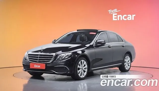 Mercedes-Benz E-Class E300 4MATIC Exclusive Standard