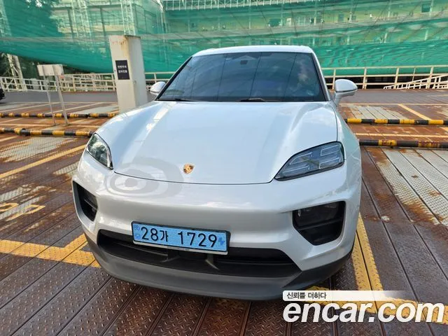 Porsche Macan Base 4