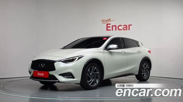 Infiniti Q30 2.0 Cafe Teak