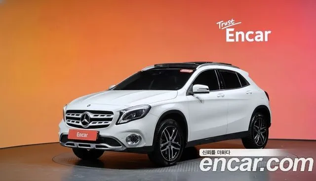 Mercedes-Benz GLA-Class GLA220 Premium