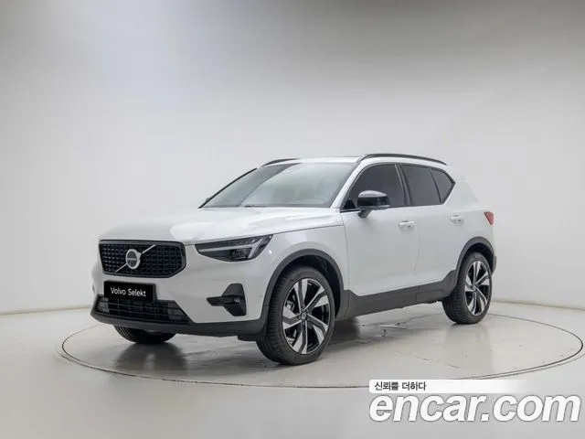 Volvo XC40 B4 Ultra Dark
