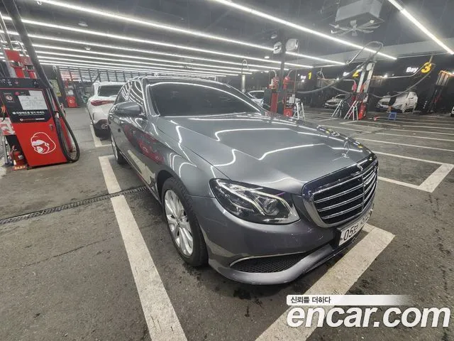 Mercedes-Benz E-Class E300 4MATIC Exclusive
