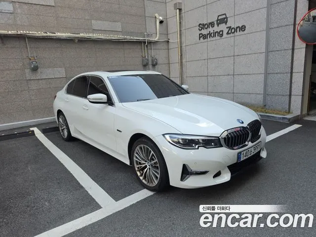BMW 3-Series 330e Luxury