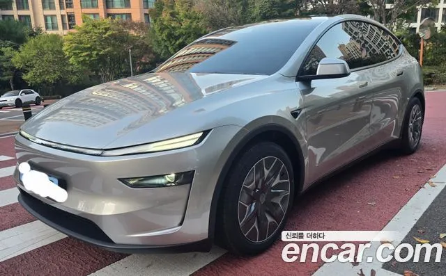 Tesla Model Y L Long Range AWD