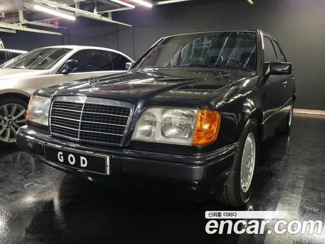 Mercedes-Benz E-Class E200
