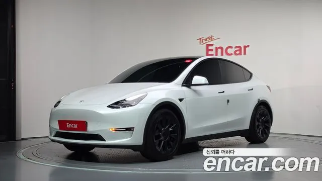 Tesla Model Y Standard Range RWD