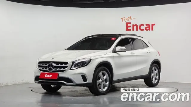 Mercedes-Benz GLA-Class GLA220