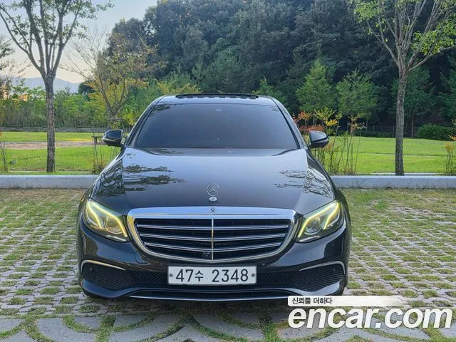 Mercedes-Benz E-Class E300 4MATIC Exclusive Standard