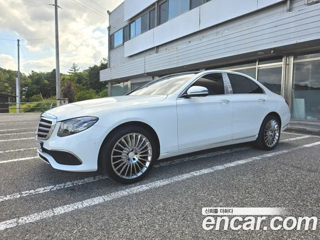 Mercedes-Benz E-Class E300 4MATIC Exclusive