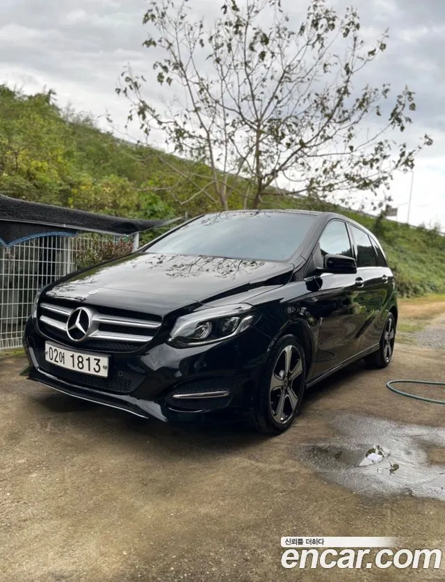 Mercedes-Benz B-Class B220