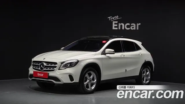 Mercedes-Benz GLA-Class GLA220