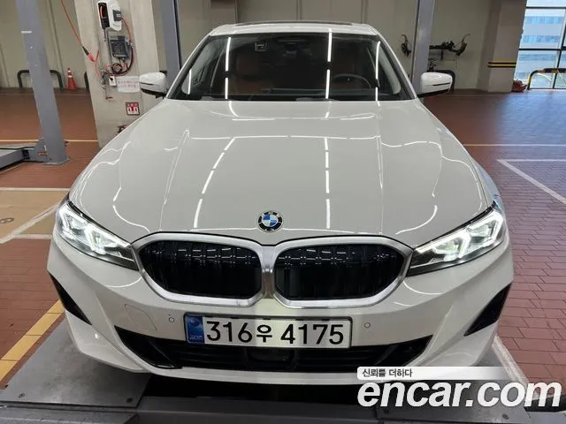BMW 3-Series 320i