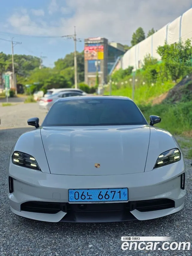 Porsche Taycan 4S