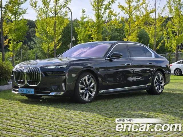 BMW i7 xDrive 60 Design Pure