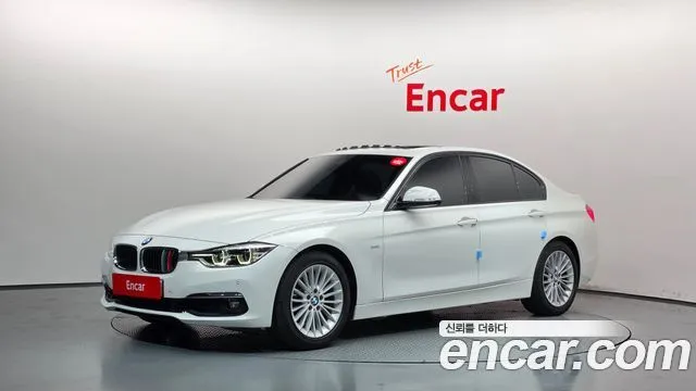 BMW 3-Series 320i Luxury