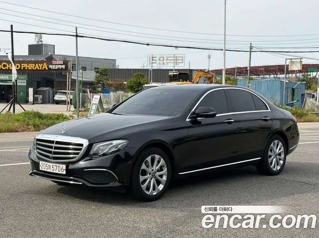 Mercedes-Benz E-Class E300 4MATIC Exclusive