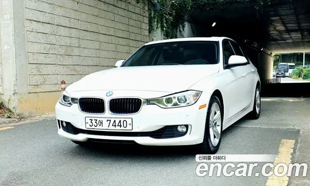 BMW 3-Series 320i