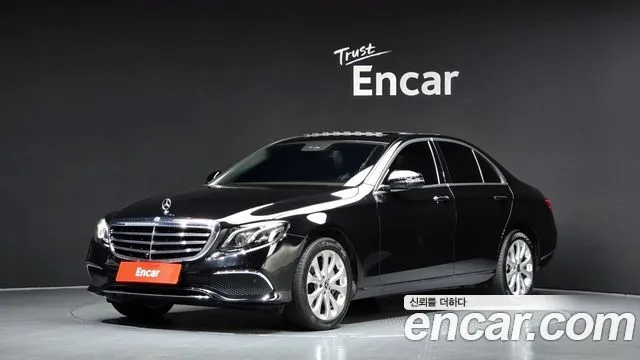 Mercedes-Benz E-Class E300 4MATIC Exclusive Standard