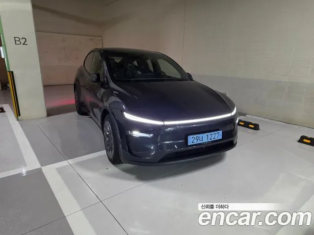 Tesla Model Y L Long Range AWD