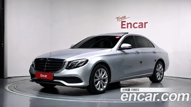 Mercedes-Benz E-Class E300 4MATIC Exclusive Standard