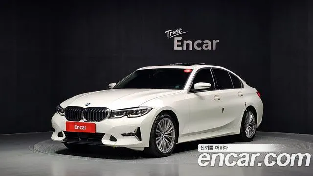 BMW 3-Series 320i Luxury