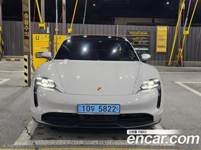 Porsche Taycan Base