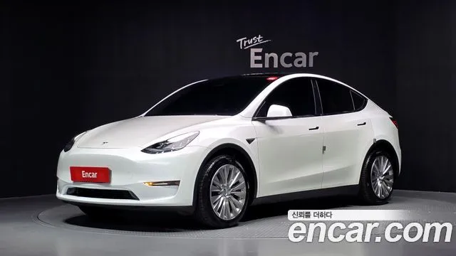Tesla Model Y Standard Range RWD