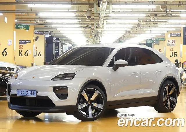 Porsche Macan Base 4