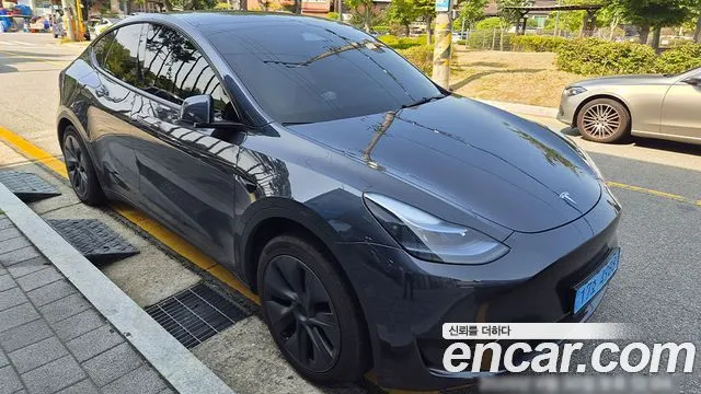 Tesla Model Y RWD