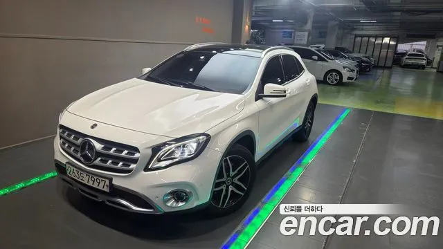 Mercedes-Benz GLA-Class GLA220 Premium