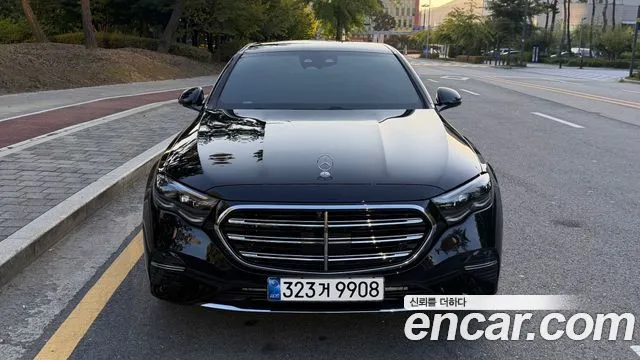 Mercedes-Benz E-Class E300 4MATIC Exclusive