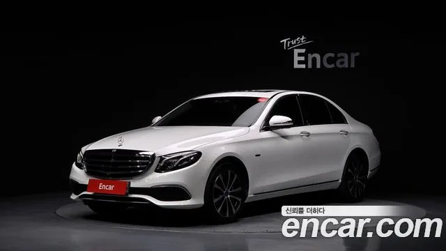 Mercedes-Benz E-Class E300e 4MATIC Exclusive