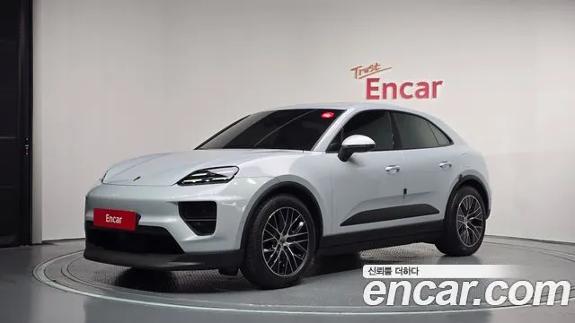 Porsche Macan Base 4