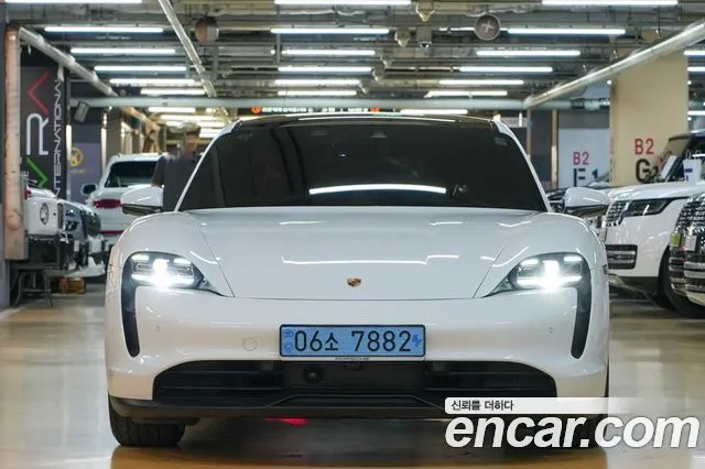 Porsche Taycan Base
