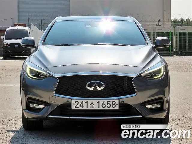 Infiniti Q30 2.0 Essential