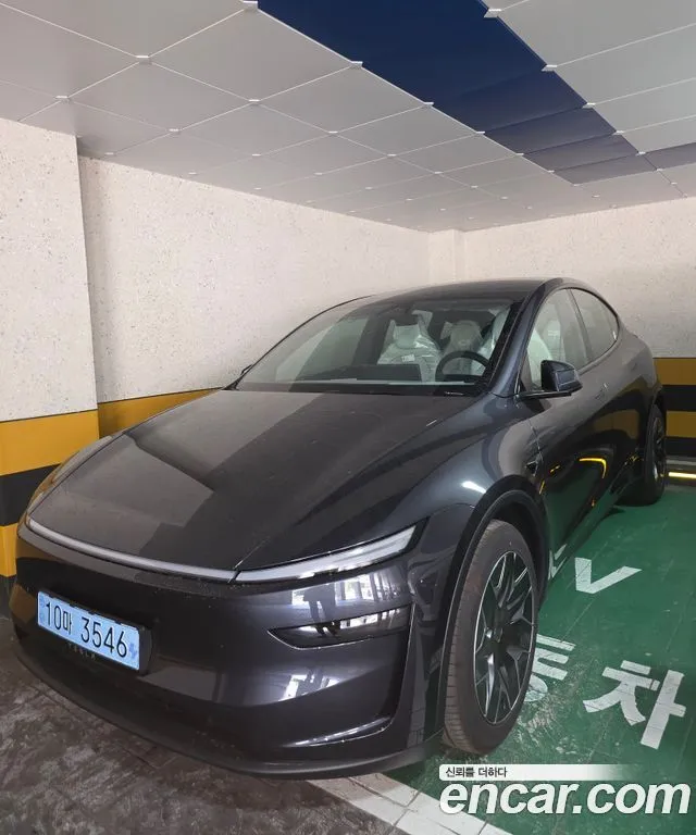 Tesla Model Y L Long Range AWD