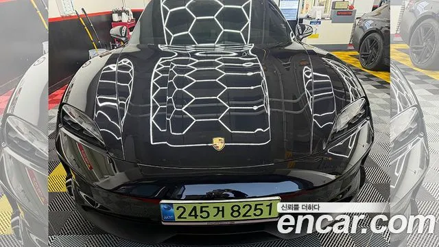 Porsche Taycan Base