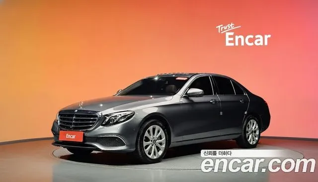 Mercedes-Benz E-Class E300 4MATIC Exclusive Standard
