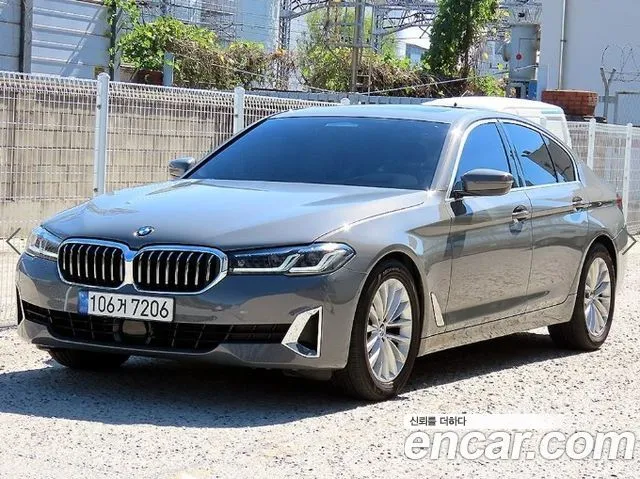 BMW 5-Series 520i Luxury