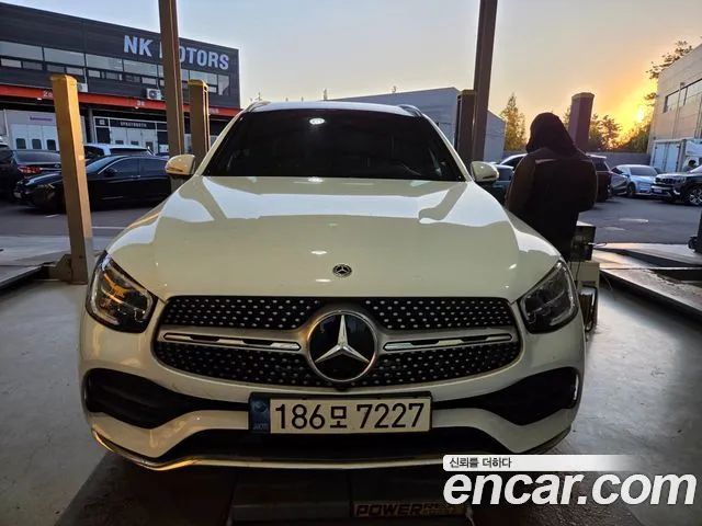 Mercedes-Benz GLC-Class GLC300e 4MATIC