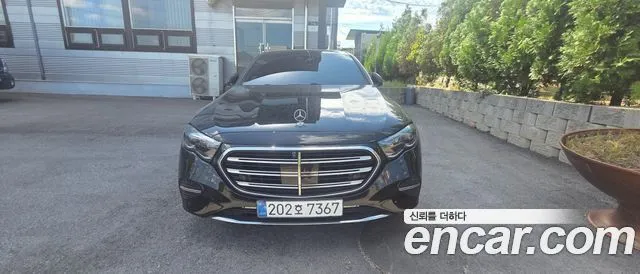 Mercedes-Benz E-Class E300 4MATIC Exclusive